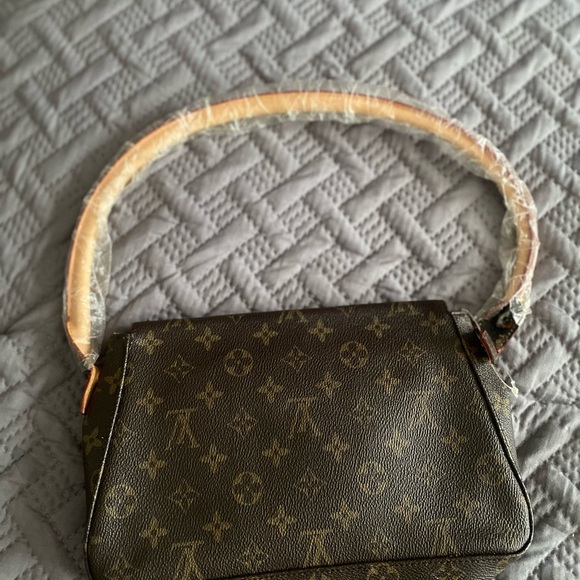 ✨❗️Beautiful Vintage Louis Vuitton Shoulder Bag✨❗️ - Picture 3 of 8